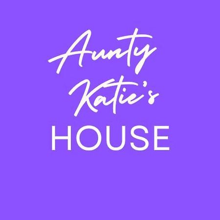 Хостел Aunty Katie'S House, Ni Tourist Board Certified & Located On The Main Oldpark Road To Belfast, With Free Continental Breakfast & Free Ultra Fast Sky Internet, Free Sky Sports & Free Sky Cinema, Self-Check In After 10Pm Gmt Екстер'єр фото