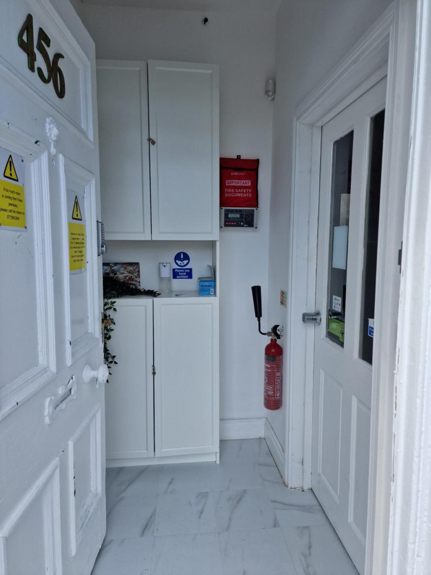 Хостел Aunty Katie'S House, Ni Tourist Board Certified & Located On The Main Oldpark Road To Belfast, With Free Continental Breakfast & Free Ultra Fast Sky Internet, Free Sky Sports & Free Sky Cinema, Self-Check In After 10Pm Gmt Екстер'єр фото