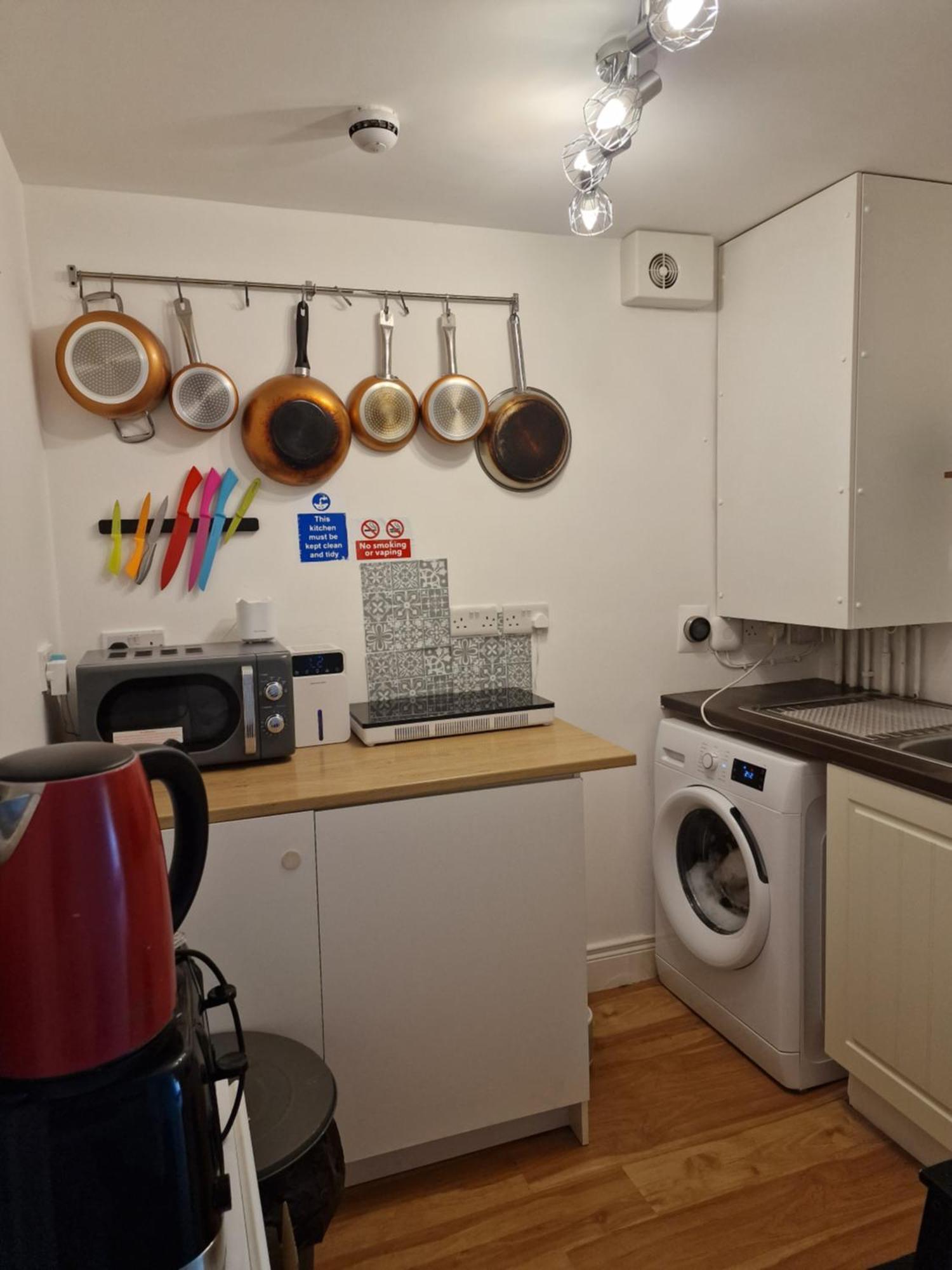 Хостел Aunty Katie'S House, Ni Tourist Board Certified & Located On The Main Oldpark Road To Belfast, With Free Continental Breakfast & Free Ultra Fast Sky Internet, Free Sky Sports & Free Sky Cinema, Self-Check In After 10Pm Gmt Екстер'єр фото