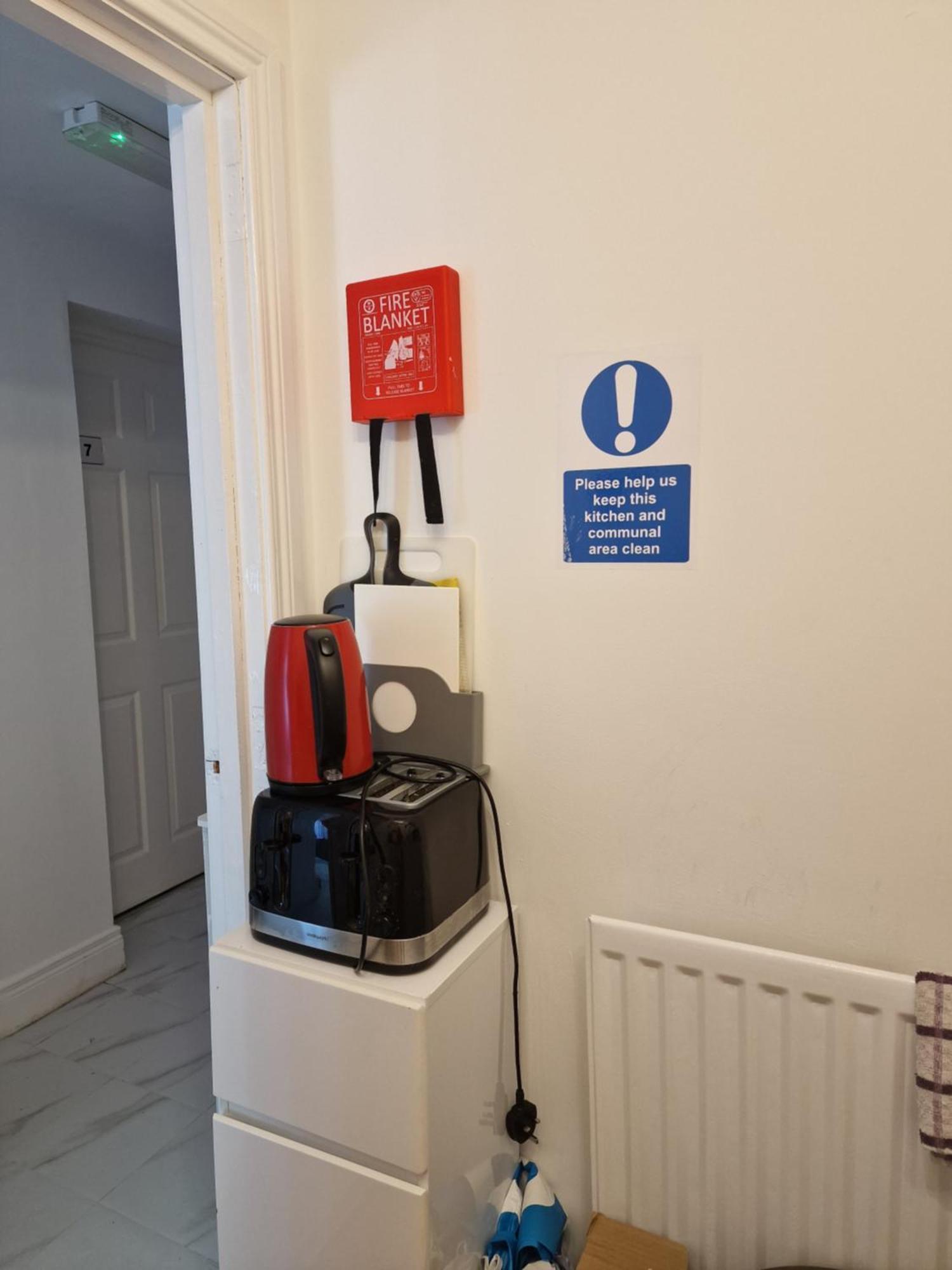 Хостел Aunty Katie'S House, Ni Tourist Board Certified & Located On The Main Oldpark Road To Belfast, With Free Continental Breakfast & Free Ultra Fast Sky Internet, Free Sky Sports & Free Sky Cinema, Self-Check In After 10Pm Gmt Екстер'єр фото