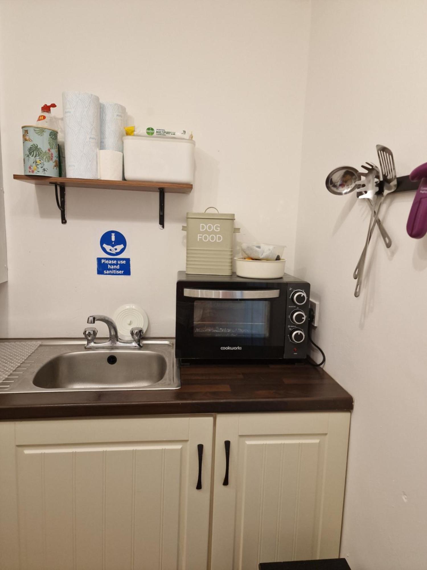 Хостел Aunty Katie'S House, Ni Tourist Board Certified & Located On The Main Oldpark Road To Belfast, With Free Continental Breakfast & Free Ultra Fast Sky Internet, Free Sky Sports & Free Sky Cinema, Self-Check In After 10Pm Gmt Екстер'єр фото