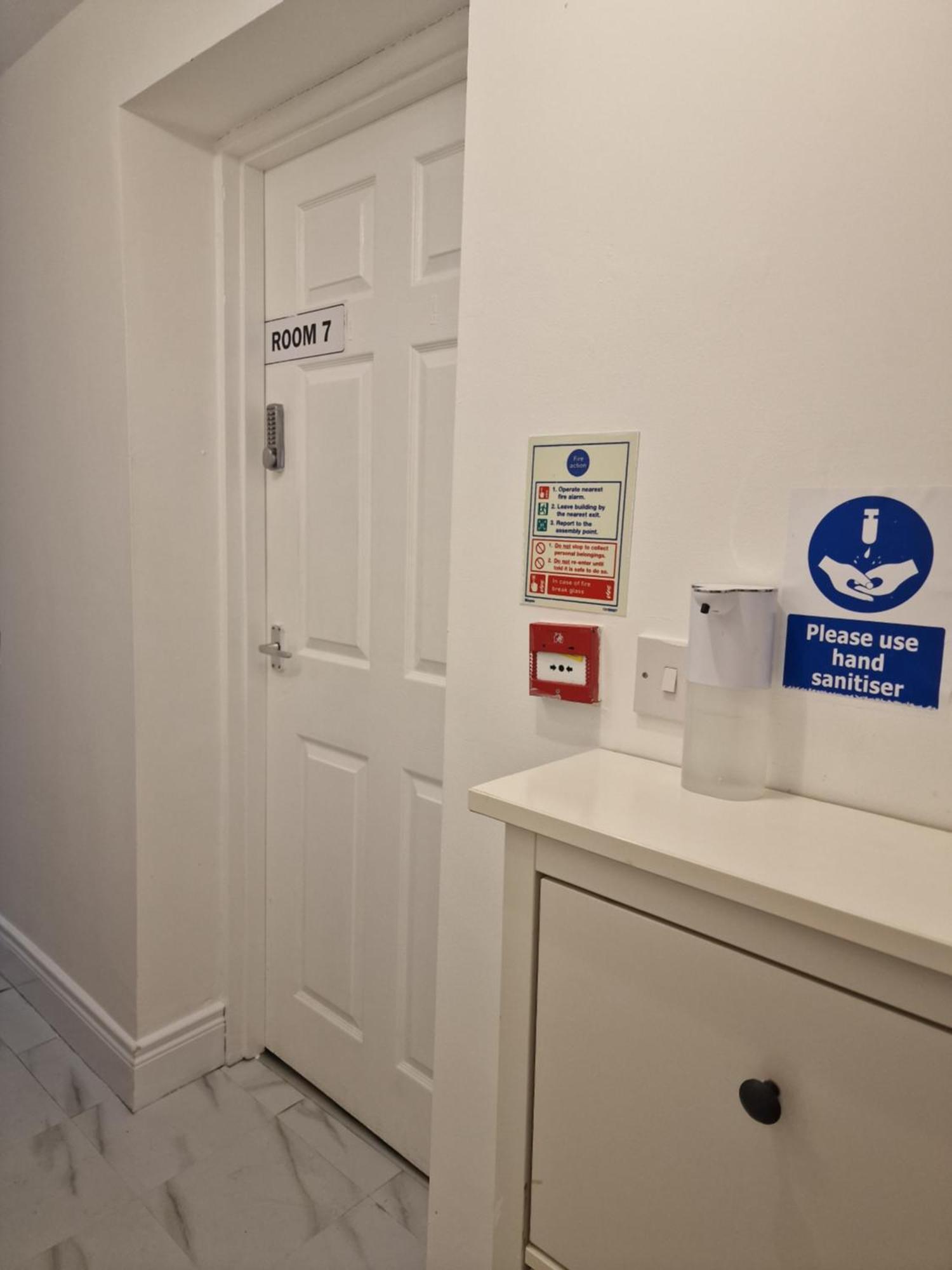 Хостел Aunty Katie'S House, Ni Tourist Board Certified & Located On The Main Oldpark Road To Belfast, With Free Continental Breakfast & Free Ultra Fast Sky Internet, Free Sky Sports & Free Sky Cinema, Self-Check In After 10Pm Gmt Екстер'єр фото