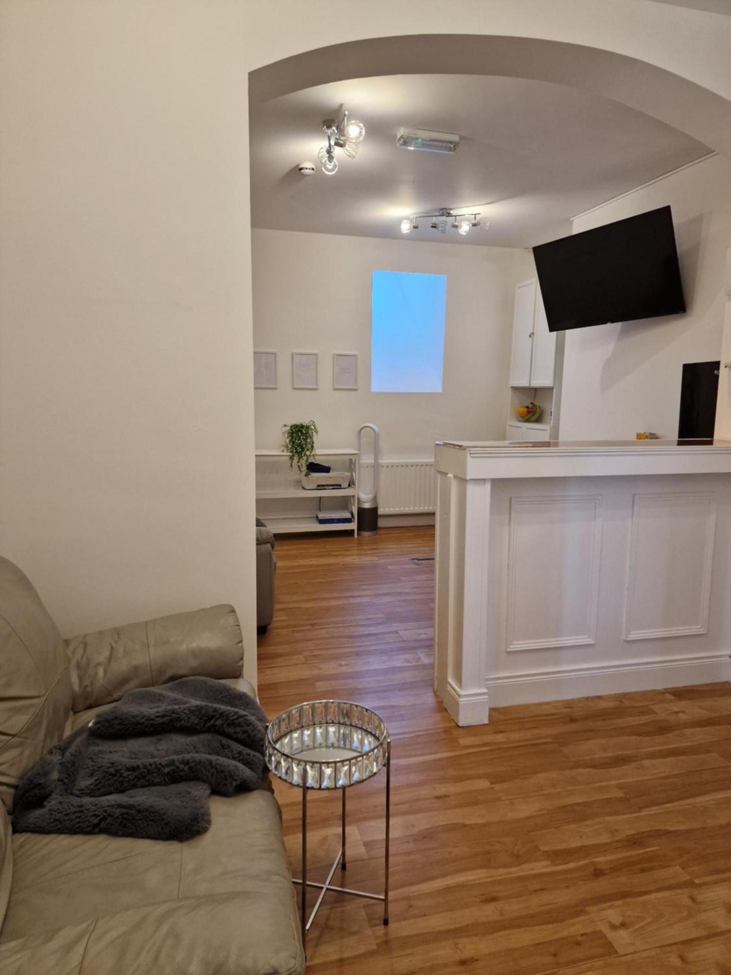 Хостел Aunty Katie'S House, Ni Tourist Board Certified & Located On The Main Oldpark Road To Belfast, With Free Continental Breakfast & Free Ultra Fast Sky Internet, Free Sky Sports & Free Sky Cinema, Self-Check In After 10Pm Gmt Екстер'єр фото