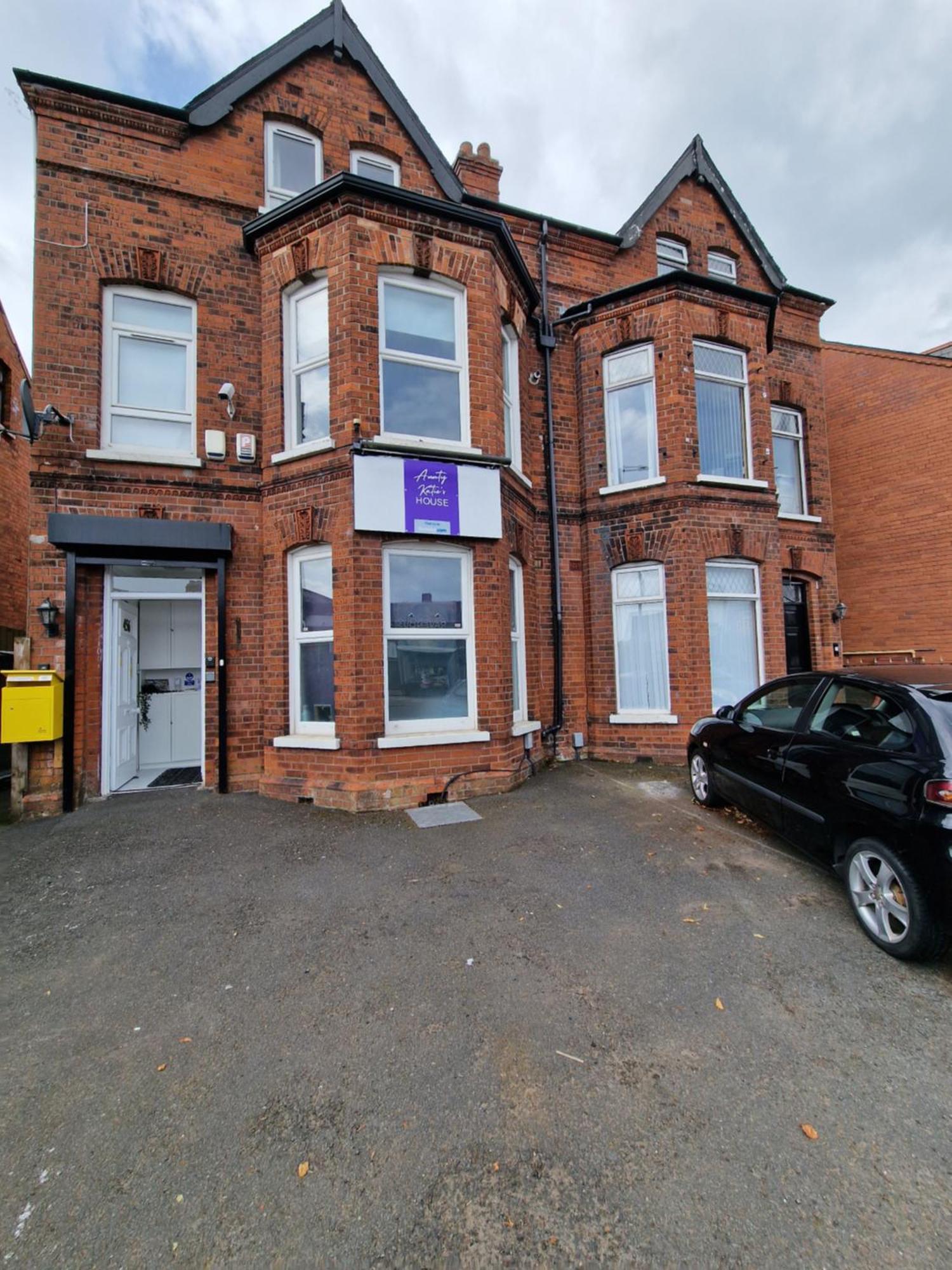 Хостел Aunty Katie'S House, Ni Tourist Board Certified & Located On The Main Oldpark Road To Belfast, With Free Continental Breakfast & Free Ultra Fast Sky Internet, Free Sky Sports & Free Sky Cinema, Self-Check In After 10Pm Gmt Екстер'єр фото