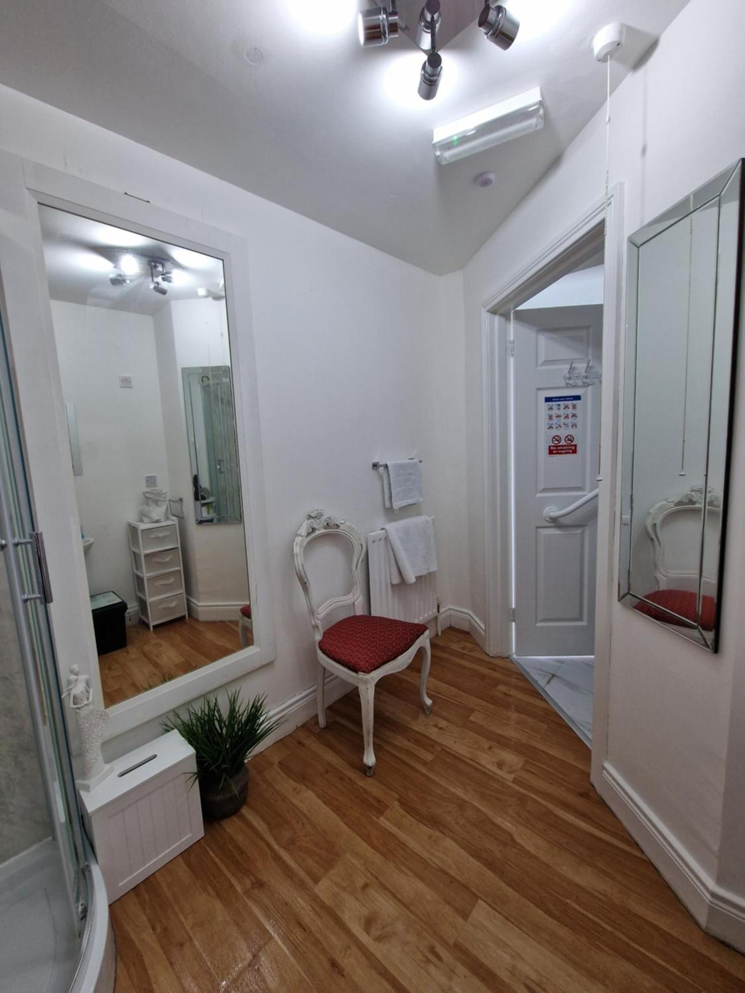 Хостел Aunty Katie'S House, Ni Tourist Board Certified & Located On The Main Oldpark Road To Belfast, With Free Continental Breakfast & Free Ultra Fast Sky Internet, Free Sky Sports & Free Sky Cinema, Self-Check In After 10Pm Gmt Екстер'єр фото