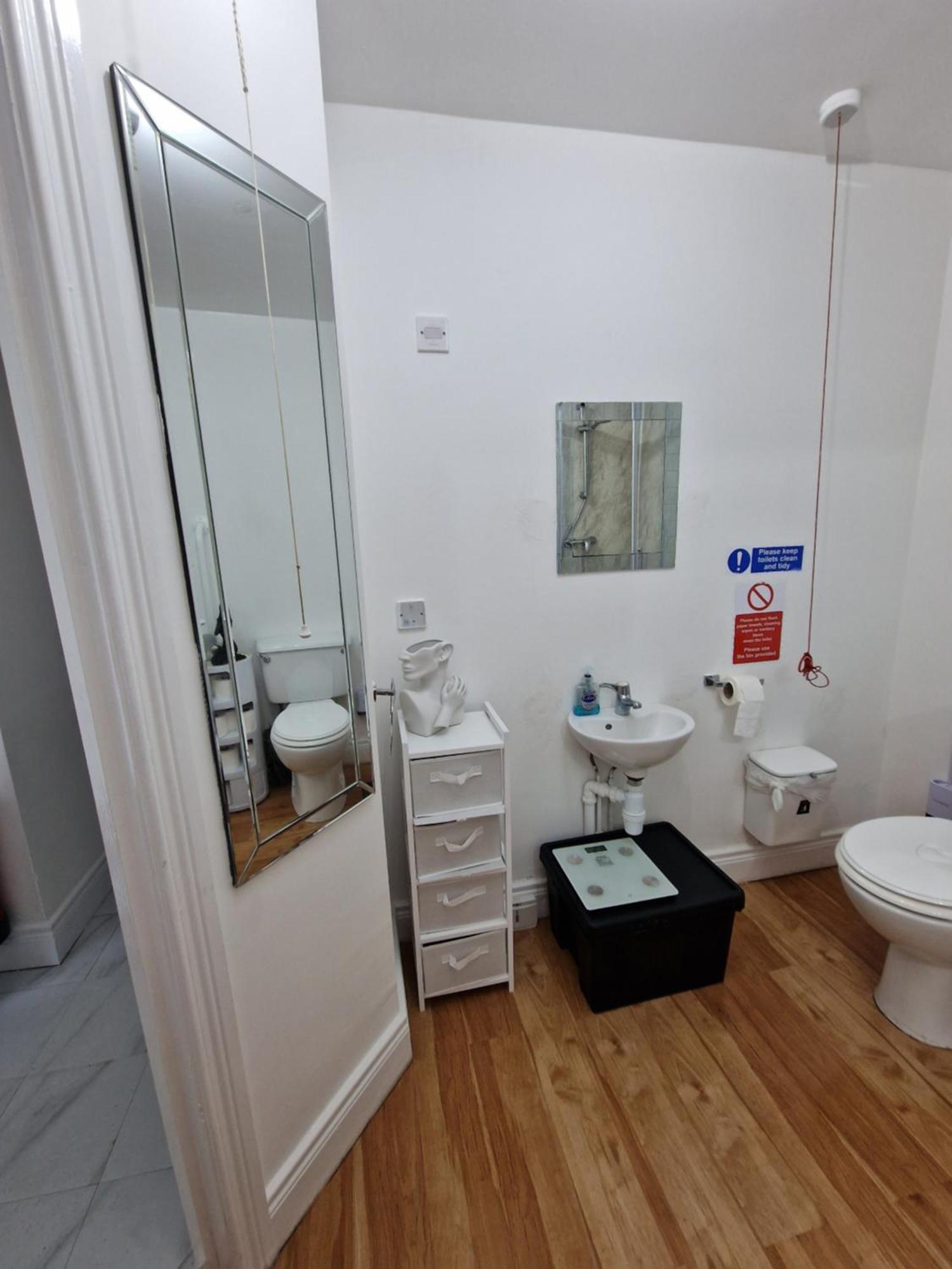 Хостел Aunty Katie'S House, Ni Tourist Board Certified & Located On The Main Oldpark Road To Belfast, With Free Continental Breakfast & Free Ultra Fast Sky Internet, Free Sky Sports & Free Sky Cinema, Self-Check In After 10Pm Gmt Екстер'єр фото