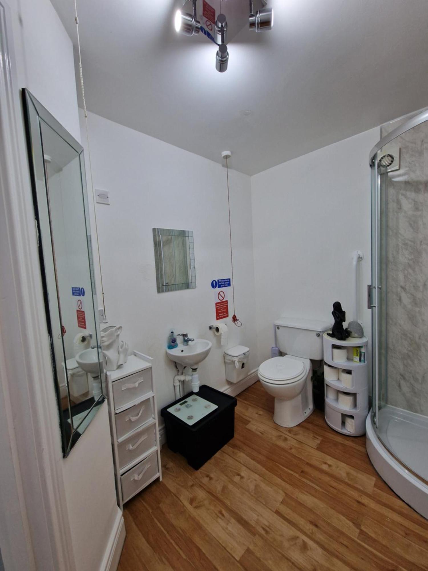 Хостел Aunty Katie'S House, Ni Tourist Board Certified & Located On The Main Oldpark Road To Belfast, With Free Continental Breakfast & Free Ultra Fast Sky Internet, Free Sky Sports & Free Sky Cinema, Self-Check In After 10Pm Gmt Екстер'єр фото