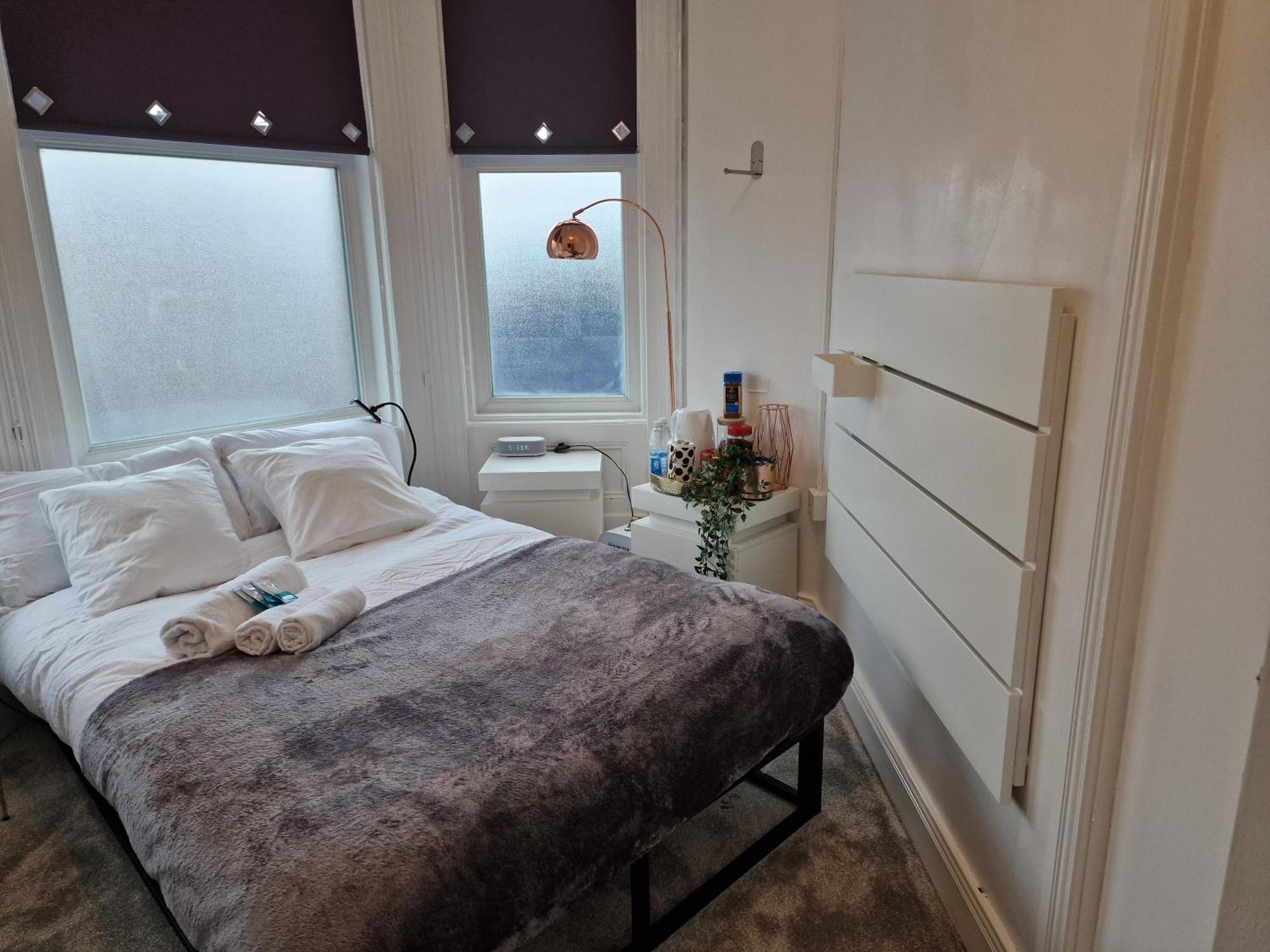 Хостел Aunty Katie'S House, Ni Tourist Board Certified & Located On The Main Oldpark Road To Belfast, With Free Continental Breakfast & Free Ultra Fast Sky Internet, Free Sky Sports & Free Sky Cinema, Self-Check In After 10Pm Gmt Екстер'єр фото