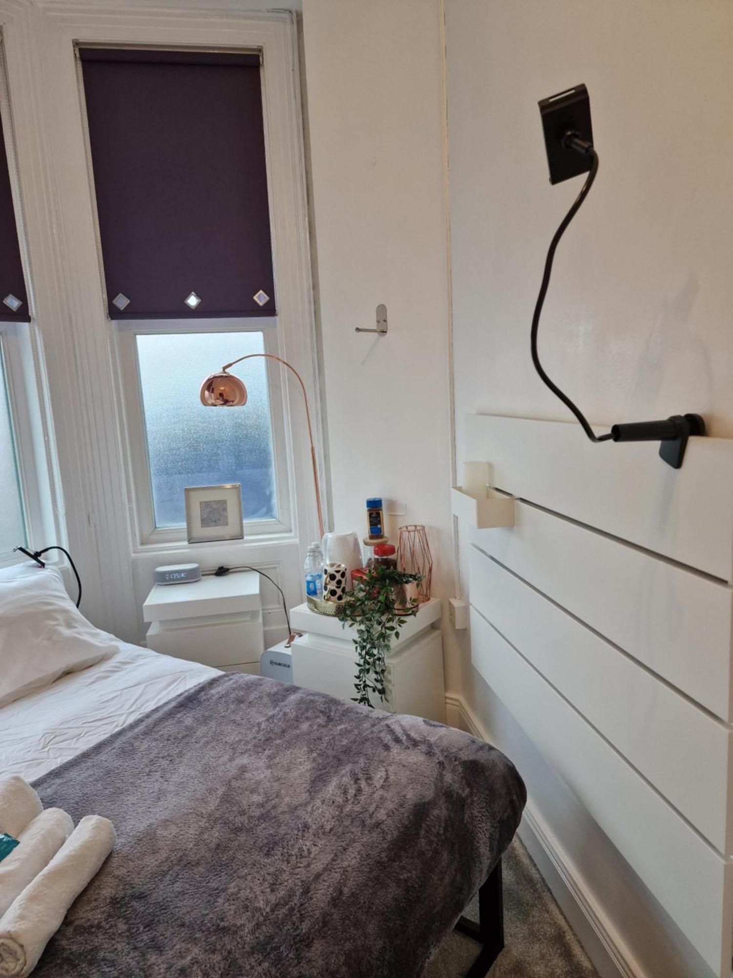 Хостел Aunty Katie'S House, Ni Tourist Board Certified & Located On The Main Oldpark Road To Belfast, With Free Continental Breakfast & Free Ultra Fast Sky Internet, Free Sky Sports & Free Sky Cinema, Self-Check In After 10Pm Gmt Екстер'єр фото