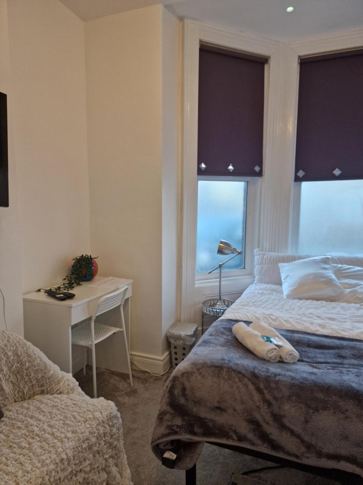 Хостел Aunty Katie'S House, Ni Tourist Board Certified & Located On The Main Oldpark Road To Belfast, With Free Continental Breakfast & Free Ultra Fast Sky Internet, Free Sky Sports & Free Sky Cinema, Self-Check In After 10Pm Gmt Екстер'єр фото